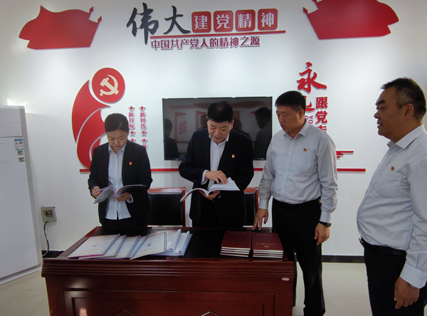 公司黨委副書記、監(jiān)事長張錫軍同...